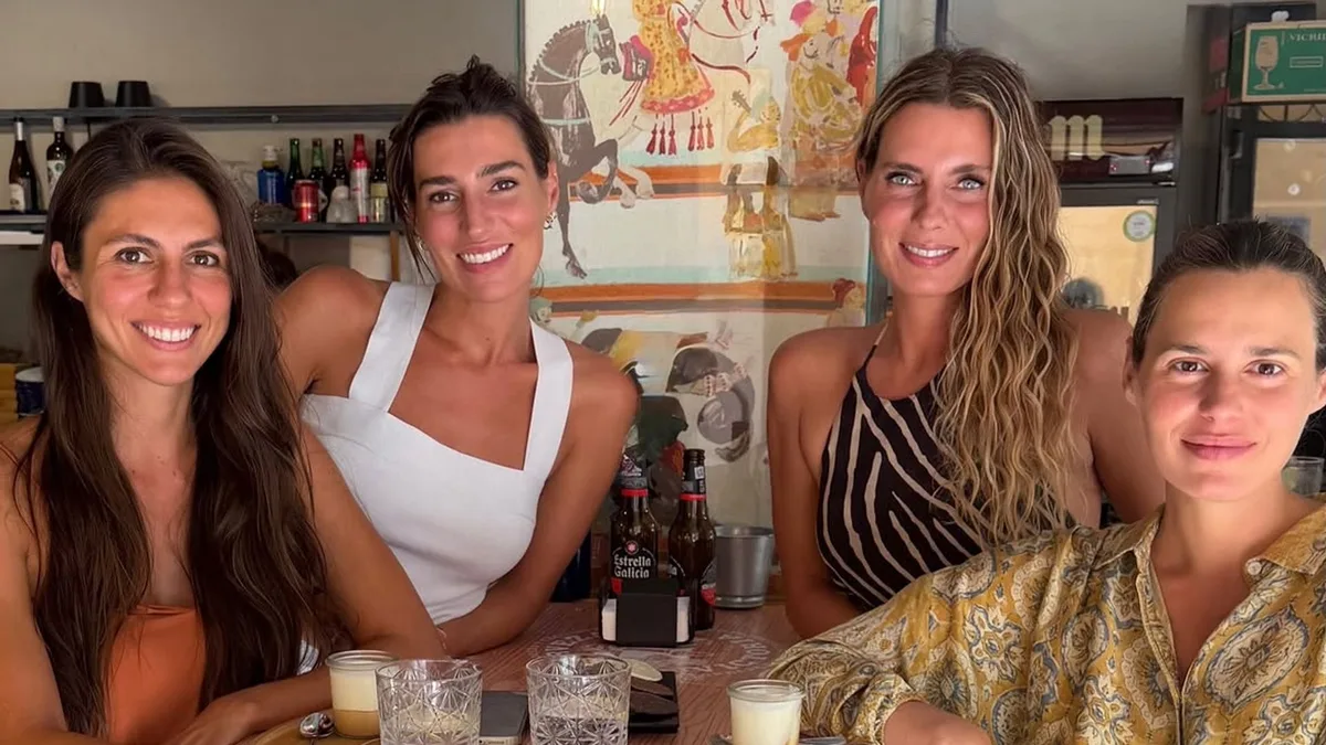 Las cuatro hijas de Sandra Domecq, juntas de nuevo tras las palabras de Bertín Osborne sobre su madre: "Comidas que curan el alma"