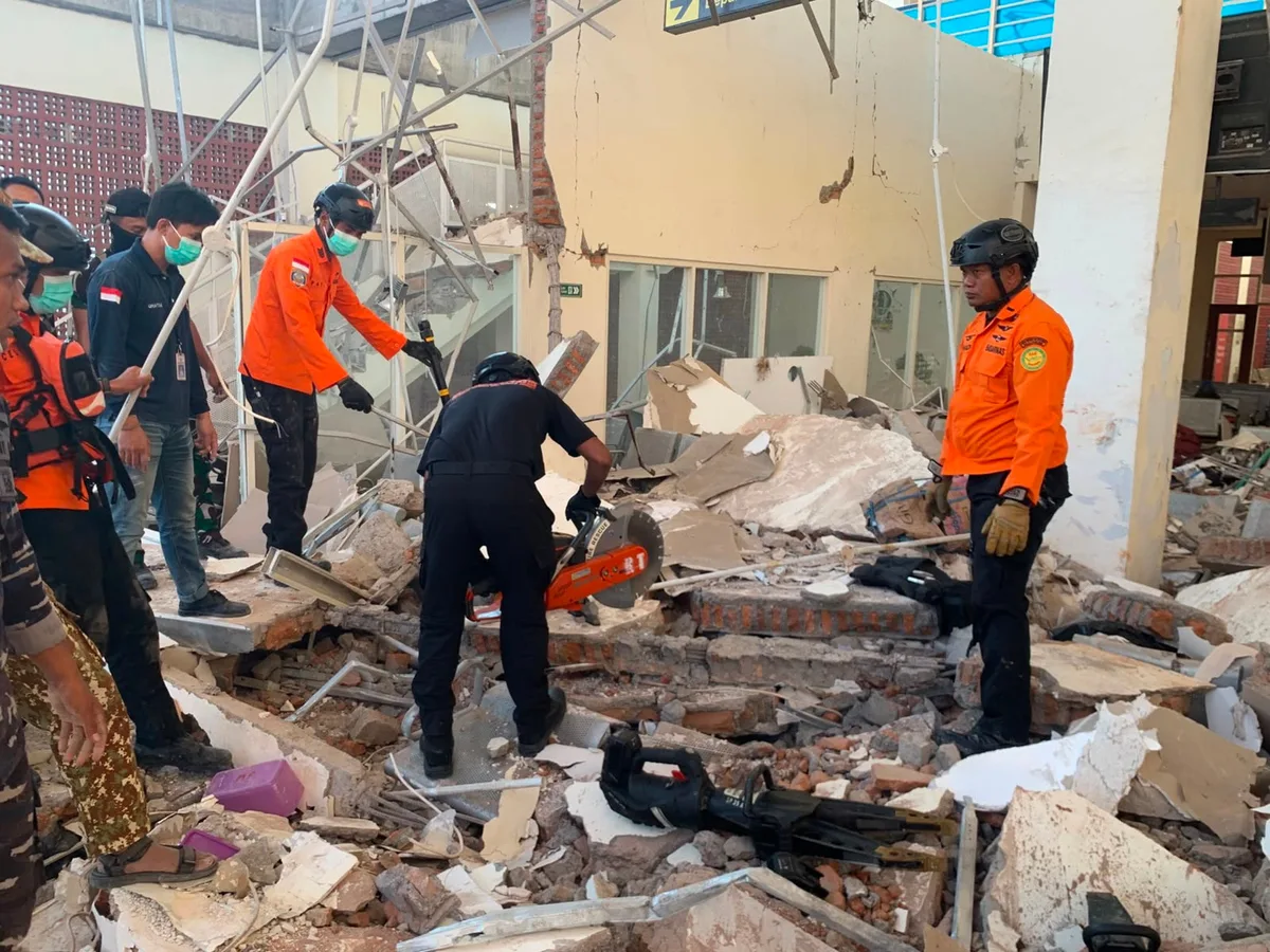 Aumentan a 87 los muertos por el terremoto del pasado sábado en Indonesia