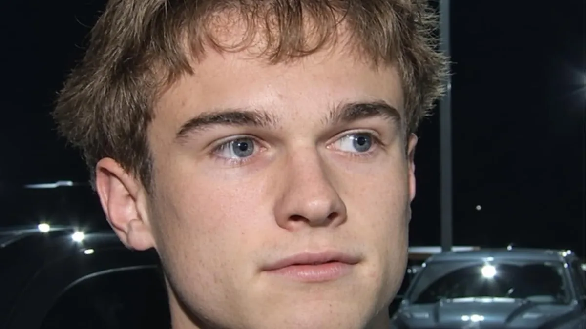 Who Is Gunner Brewer? Meet The Desert Ridge Quarterback At The Center Of The Audible Dispute