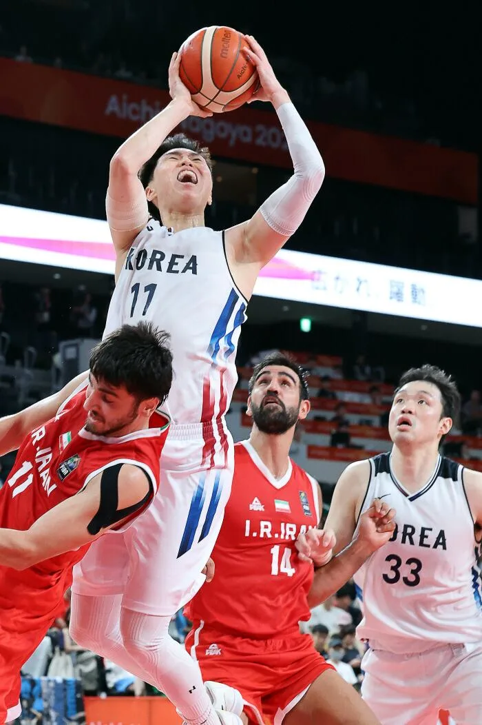 [나고야 현장분석] 대한민국 결승 보인다! 전반 36-24, 12점 차 리드. 이현중 전반 더블더블 괴력. 이우석 14득점 폭발!