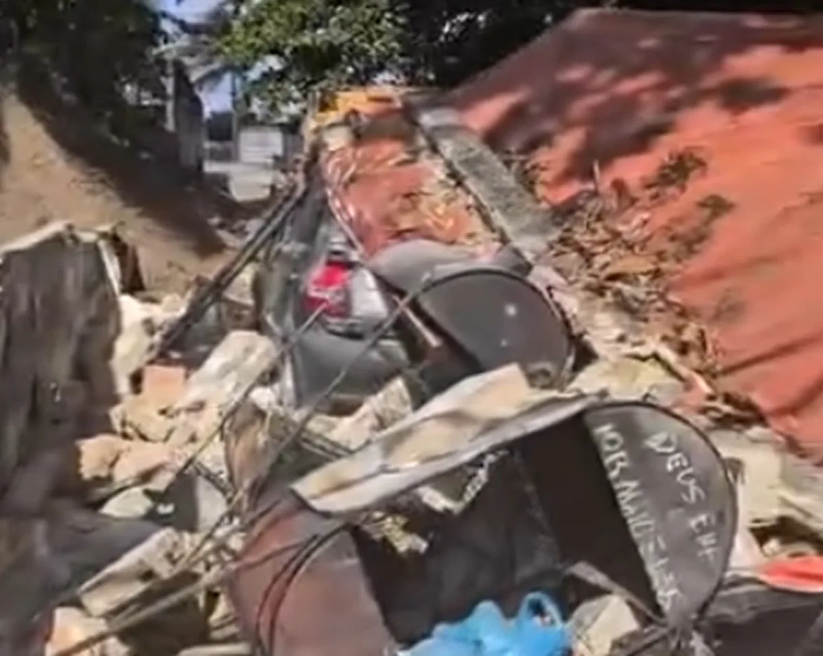 Muro desaba e deixa três feridos no Grande Recife; vídeo mostra destroços