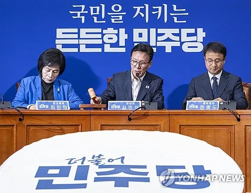 與 "의정활동과 장관업무 달라"…용혜인·김승원 집중 엄호(종합2보)