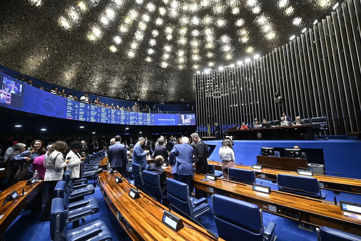 Como funciona a tramitação de uma PEC no Congresso Nacional?