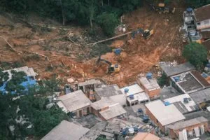 Tragédia em área de risco gera dano moral, mas não material
