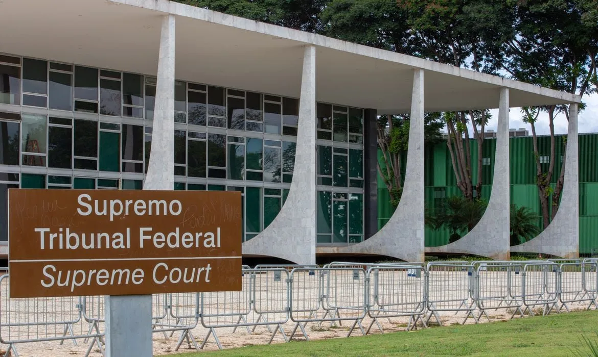 Dia de tensão no STF