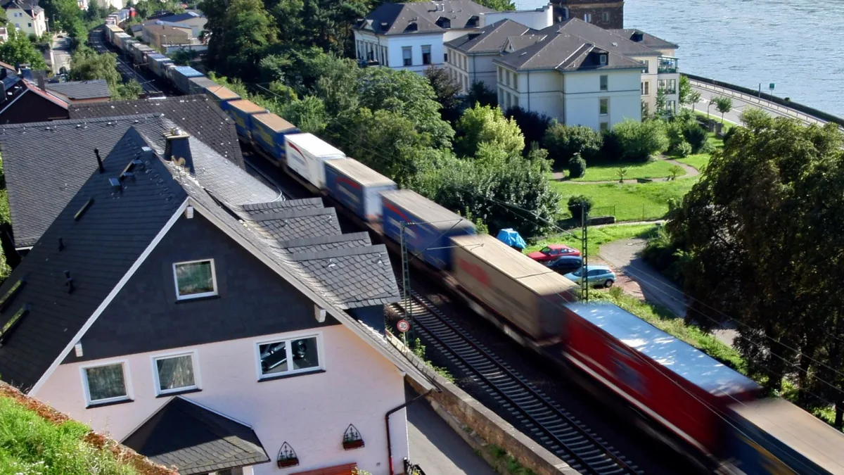Lärm im Rheintal: Imageschaden für die Bahn