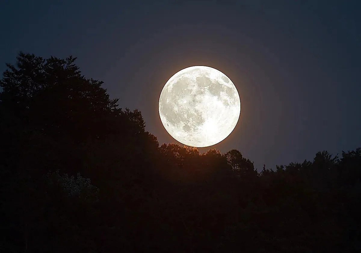 Luna de Cosecha en septiembre de 2026: cuándo es, por qué se llama así y cuáles son los mejores lugares para verla desde Sevilla