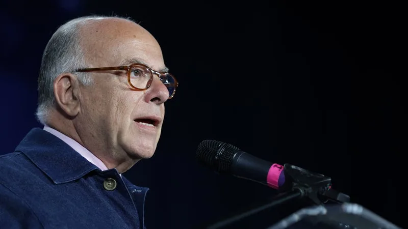 Bernard Cazeneuve appelle à former une "coalition des engagés" pour éviter la victoire du RN à la présidentielle