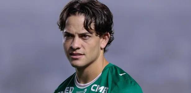 Giay revela 'conselho' a Neymar durante clássico: 'Falei para não arriscar'