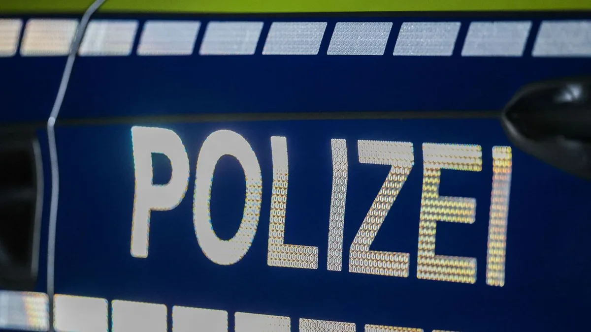 Flucht zu Fuß fortgesetzt: Drei Jugendliche nach Verfolgungsfahrt festgenommen