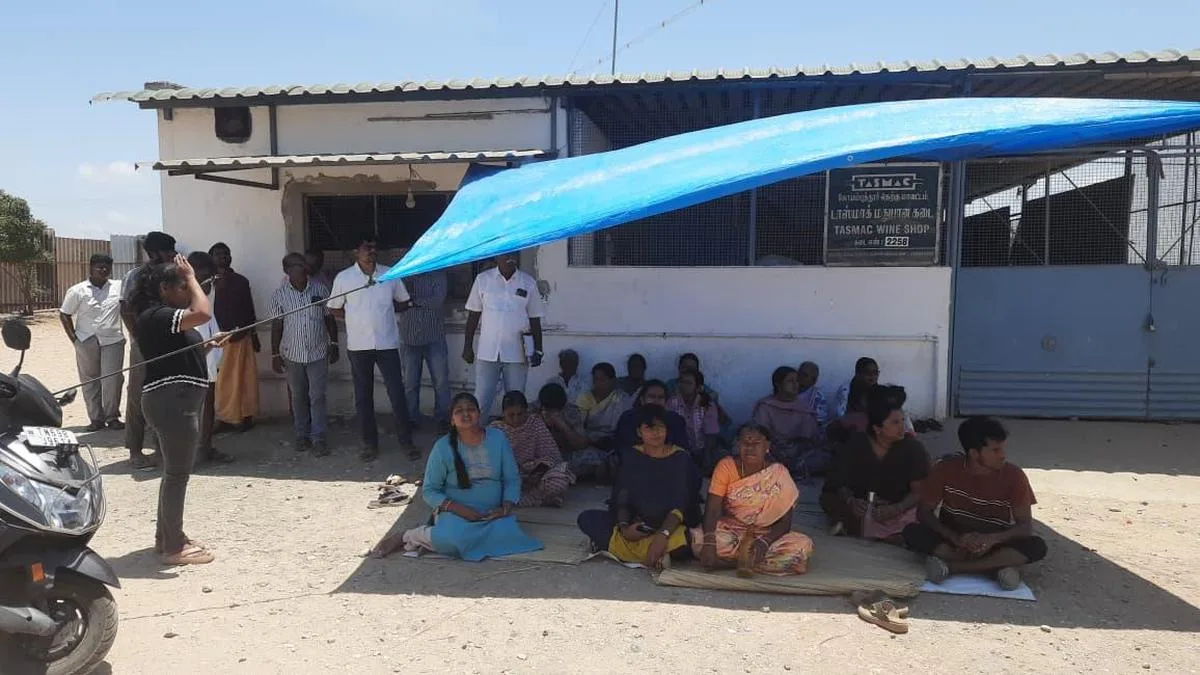 Residents stage protest against Tasmac outlet at Peedampalli