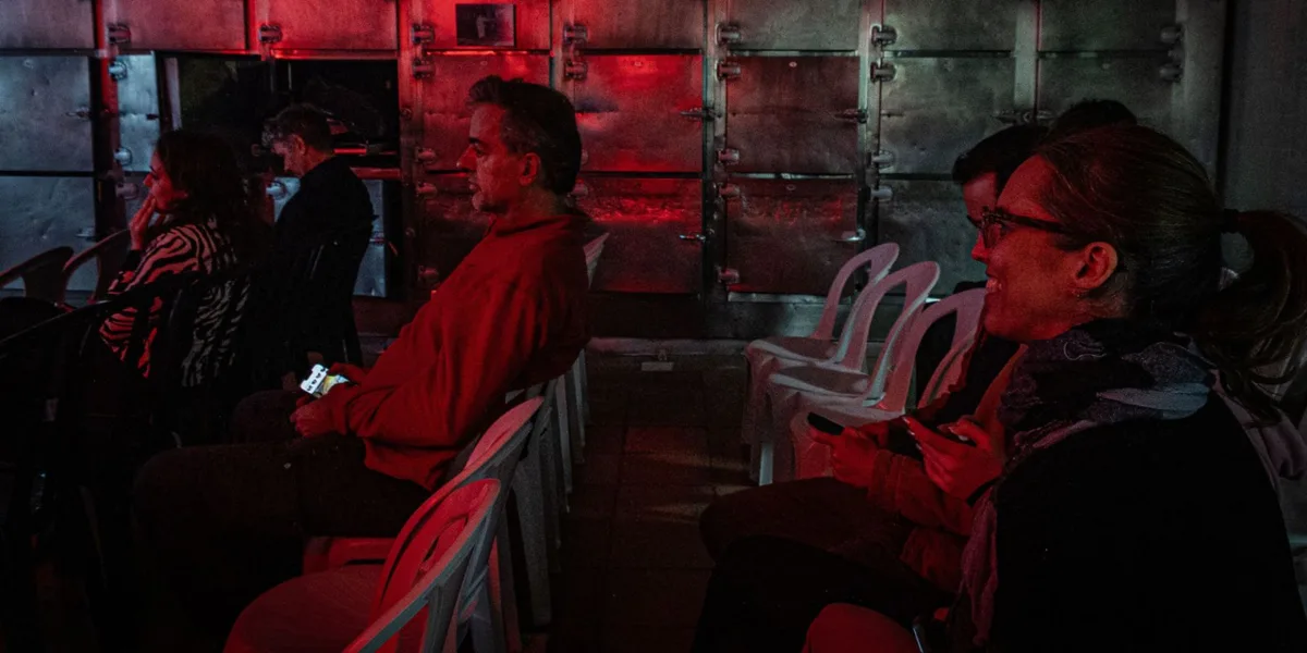 Antigo necrotério de Curitiba vira sala de cinema na noite desta quinta-feira