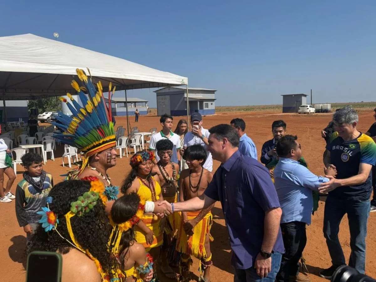 Flávio visita aldeia em MT e ouve pedido de crédito para produção indígena