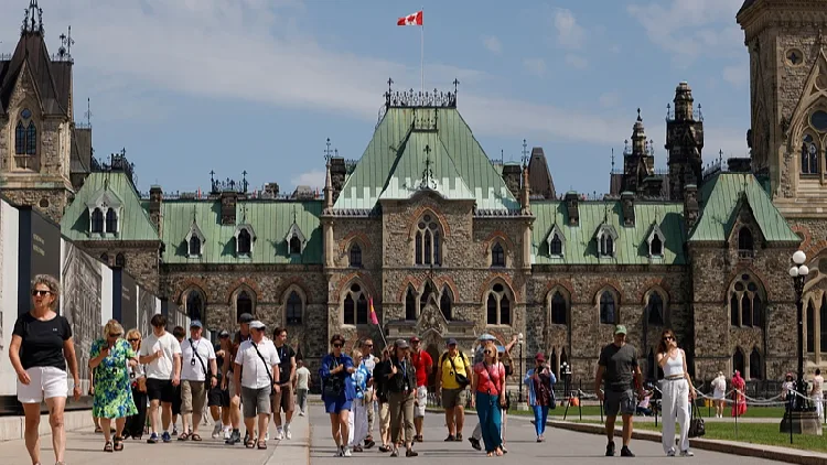 Poll shows over 75% of Canadians back government ending US trade talks