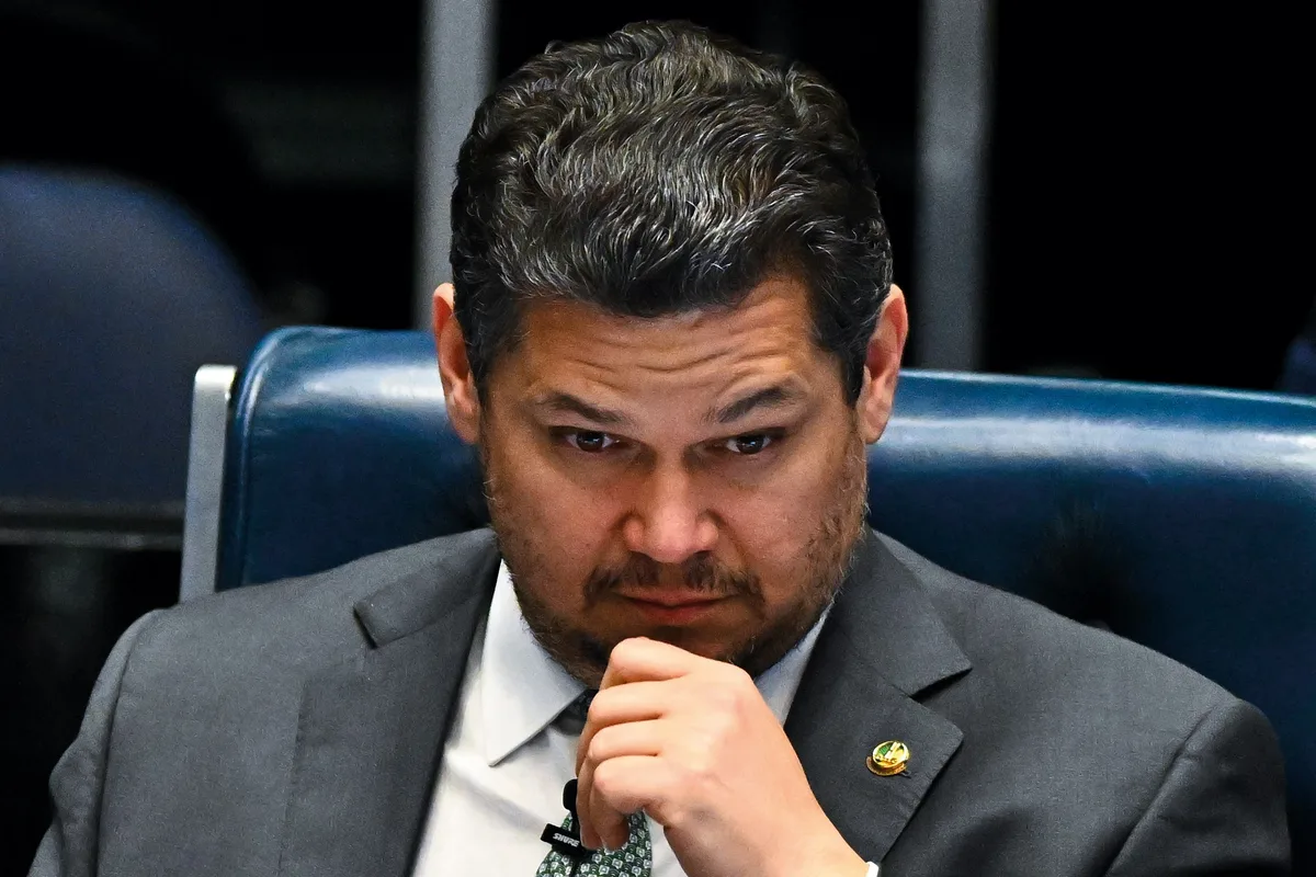 Alcolumbre tira a PEC da Segurança da pauta após impasse sobre maioridade penal