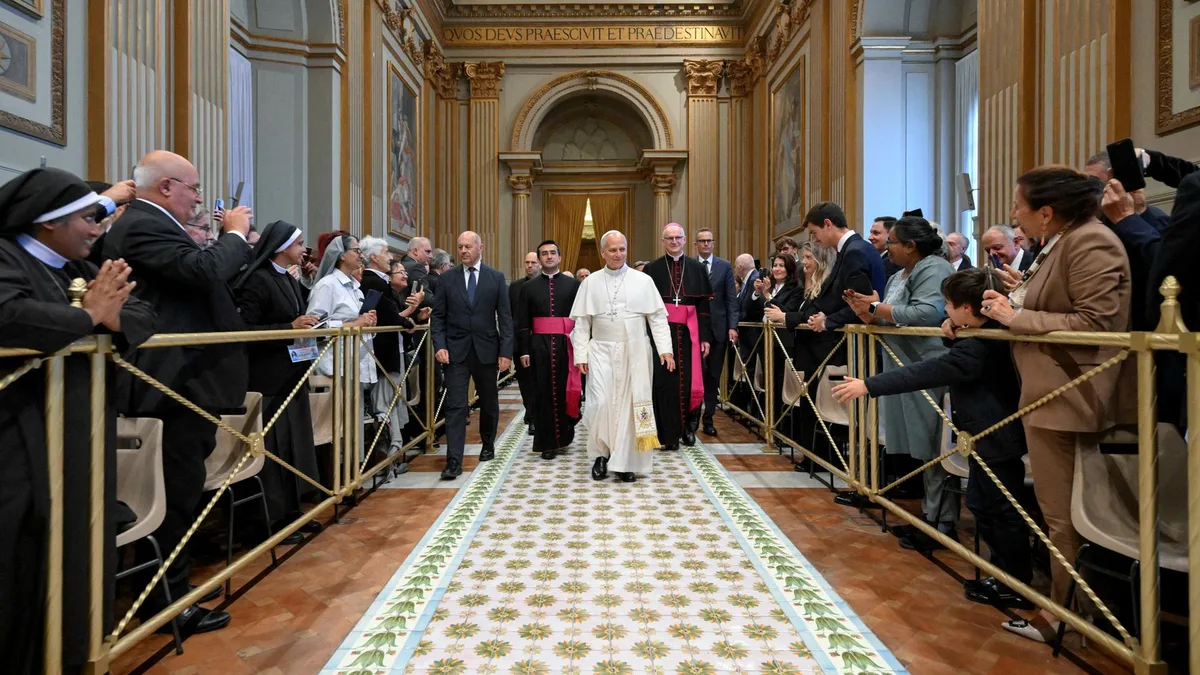 Papst für Lungenoperation im Krankenhaus