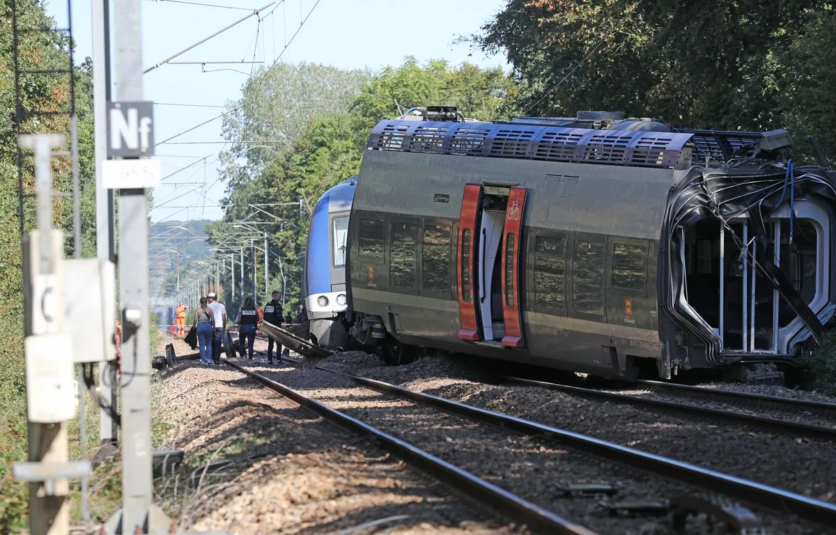 Déraillement du TER en Normandie : « Aucune piste écartée »… Comment un rail de 300 kilos est arrivé sur la voie ?