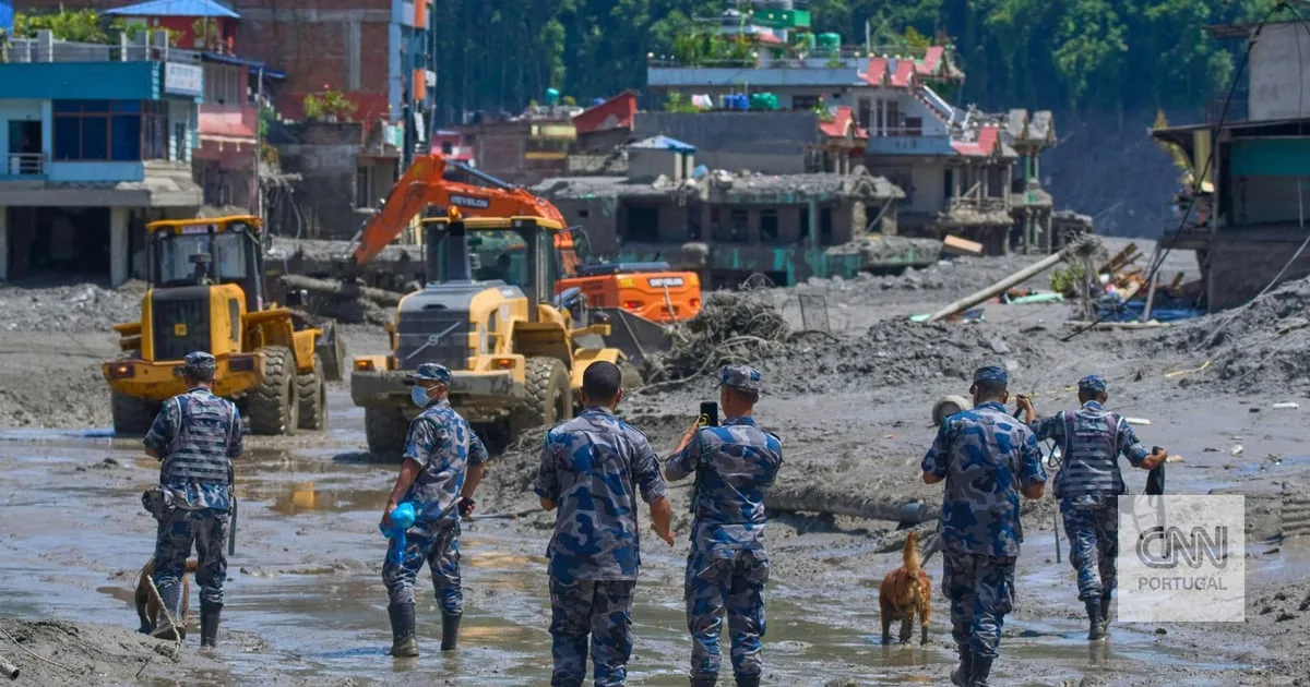 Autoridades nepalesas saúdam apoio financeiro mas dispensam ajuda no socorro: "Os nossos serviços são capazes de trabalhar com eficácia"