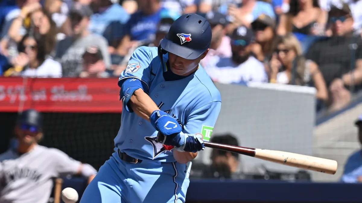 McAdoo’s clutch 7th-inning double helps lift Blue Jays past Yankees 4-1