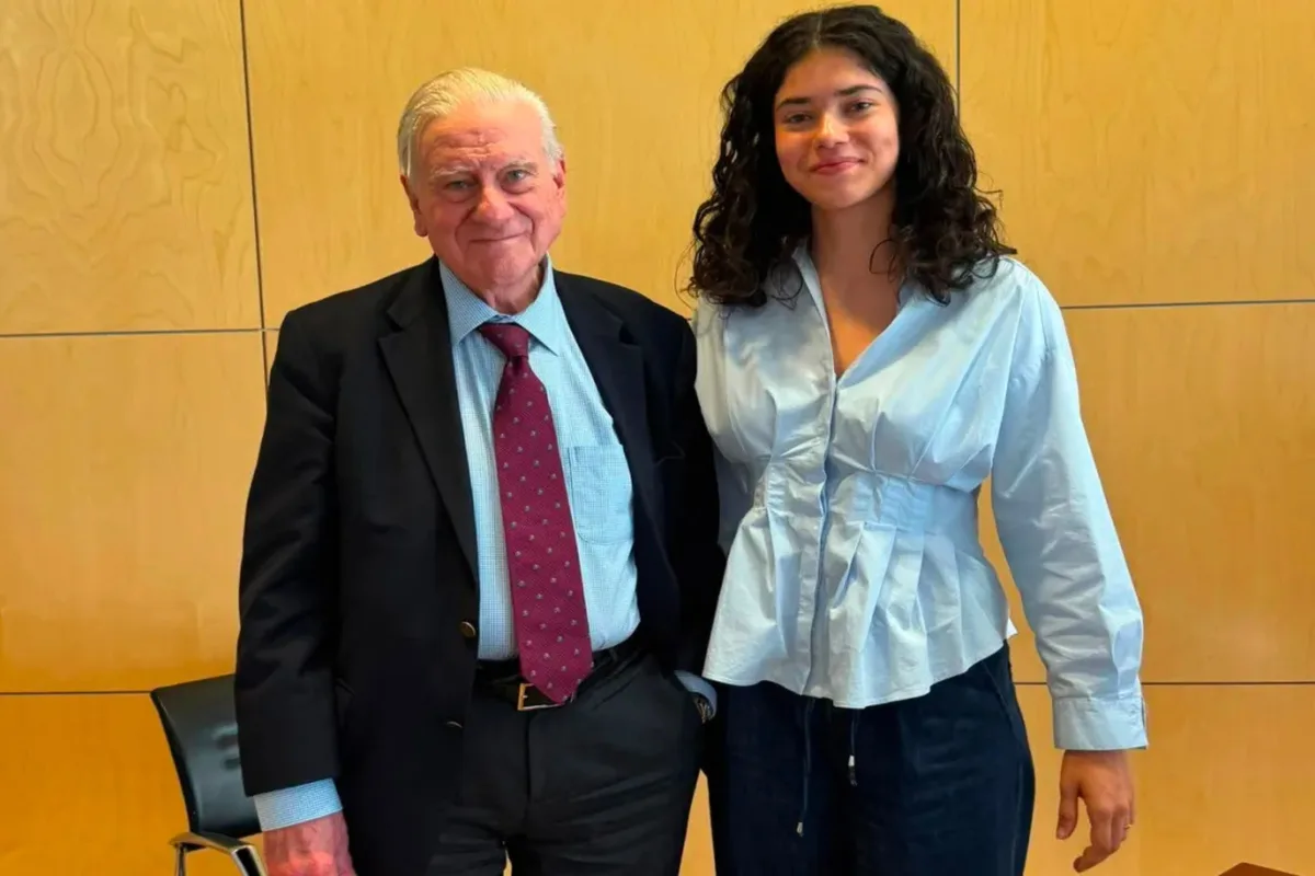 Tiene 18 años, se graduó con promedio perfecto y fue elegida para formarse en el instituto que otorga el Premio Nobel