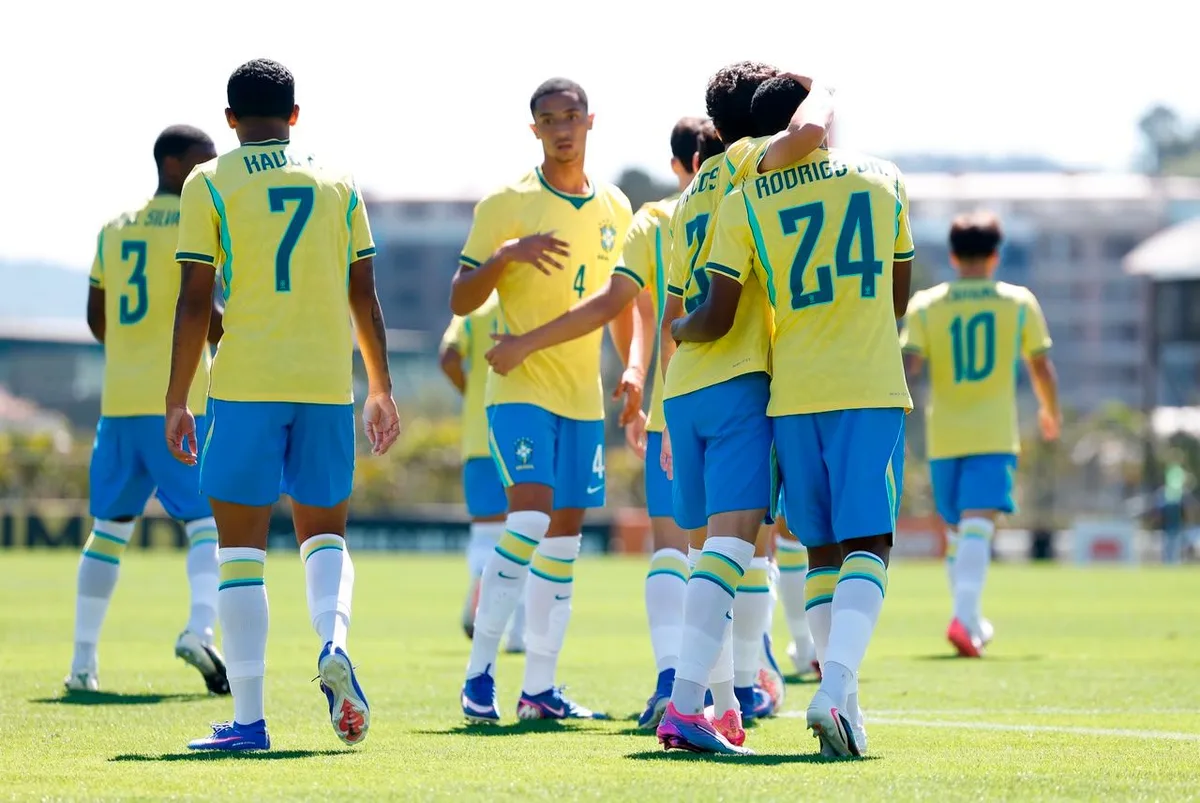 Com assistência de joia do Bahia, Brasil vence a Venezuela de virada