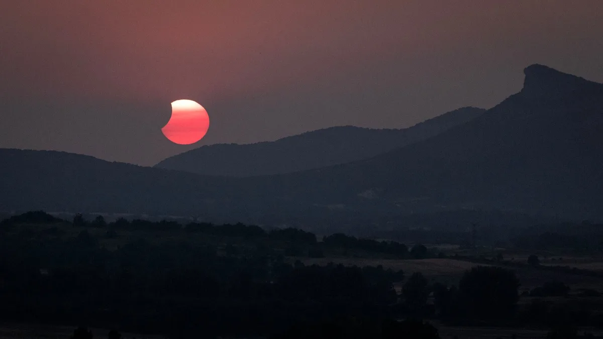 Cómo ver el 'eclipse del siglo' el próximo año