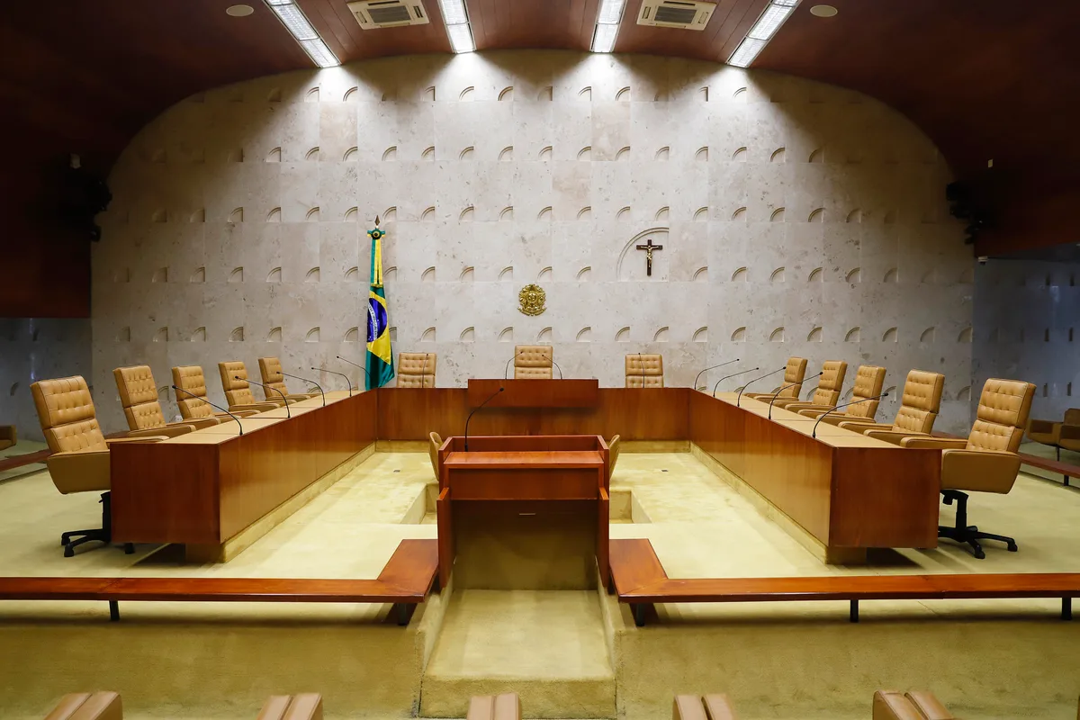 Com plenário dividido, STF abre sessão contra Moraes por relação com Vorcaro
