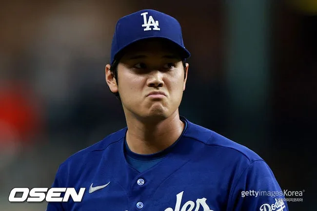 "착각하지 마라, 투수 복귀는 포기해!" 오타니 이기심인가, 눈치 보는 다저스…LA 기자 '직설 비판'