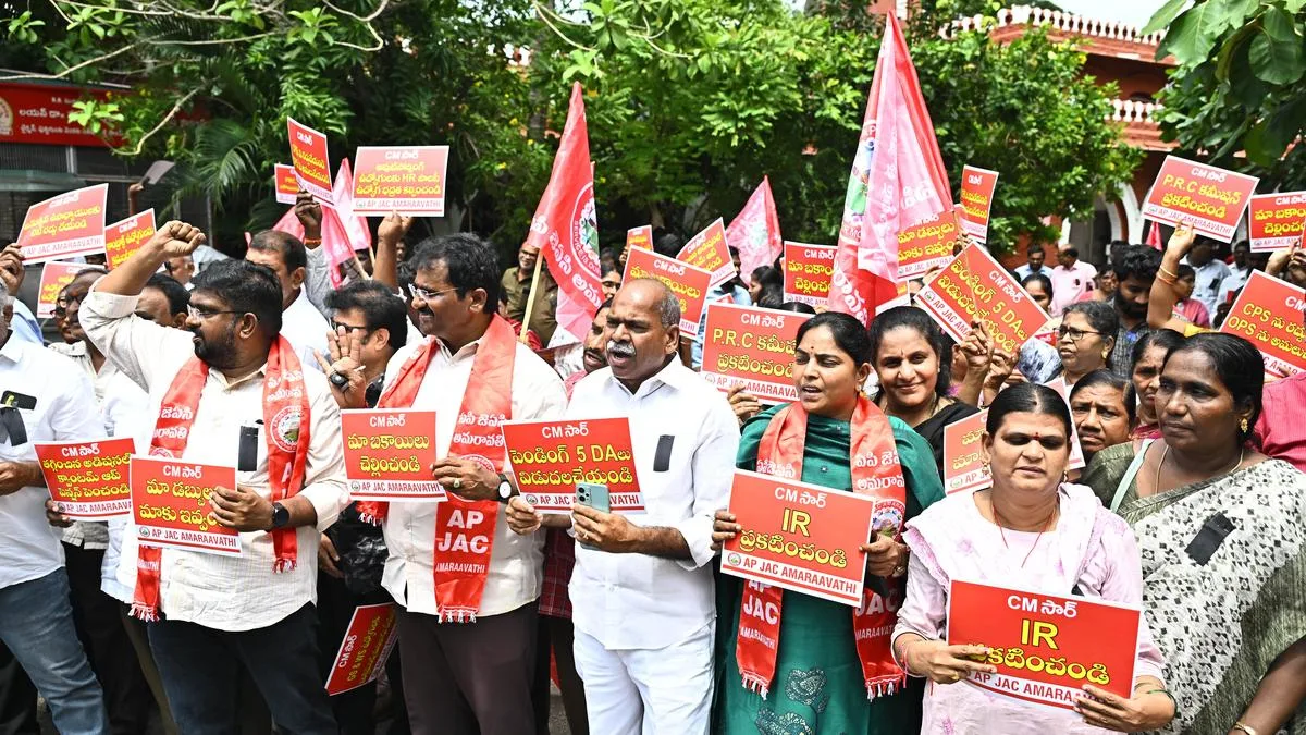 Govt. employees hold ‘Demands Day’ protests in Andhra Pradesh over pending financial benefits