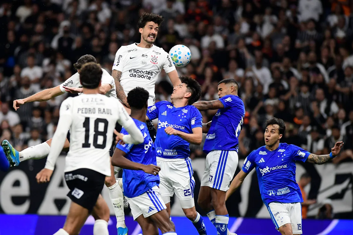Cruzeiro sofreu quase um terço dos gols em bolas paradas na temporada; veja raio-x