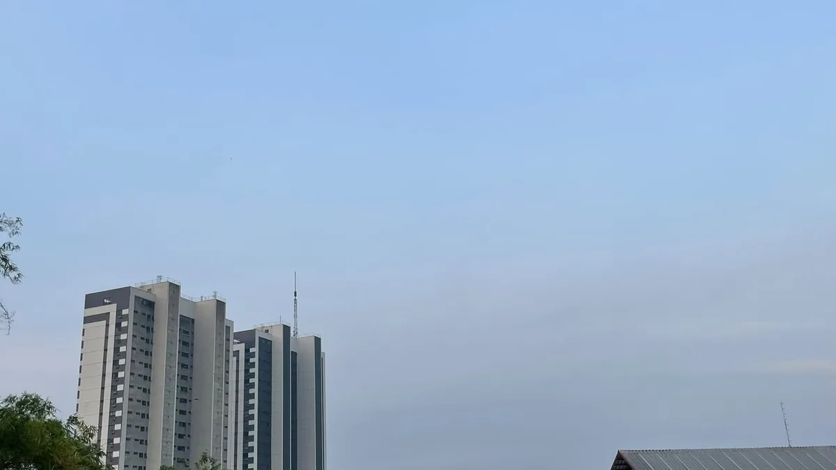 'Neblina' de fumaça reaparece em Manaus e cidade volta a ter a pior qualidade do no Brasil após um dia