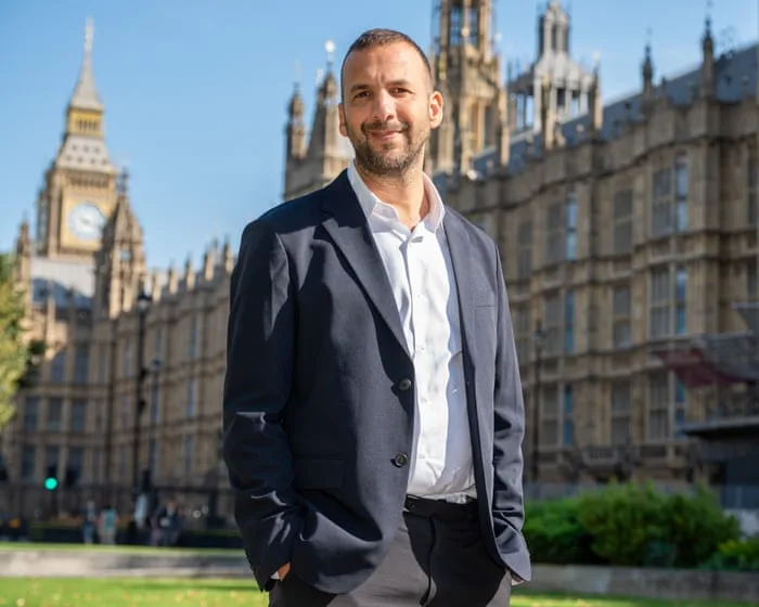 Green party leader Zack Polanski seeks to stand in byelection for Keir Starmer seat