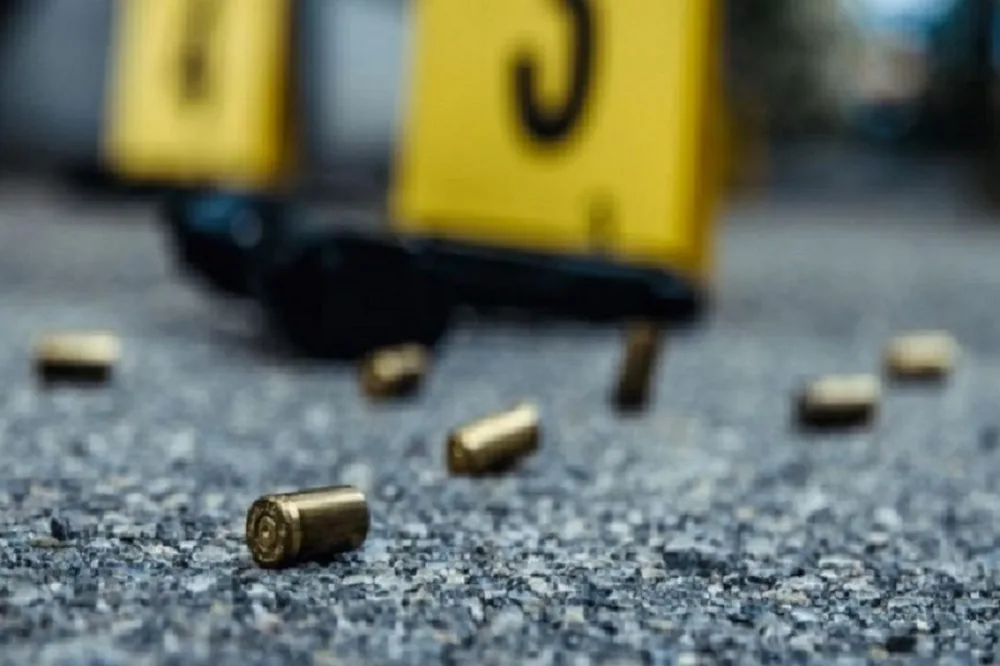 One killed, two injured during an armed robbery at a restaurant in LP