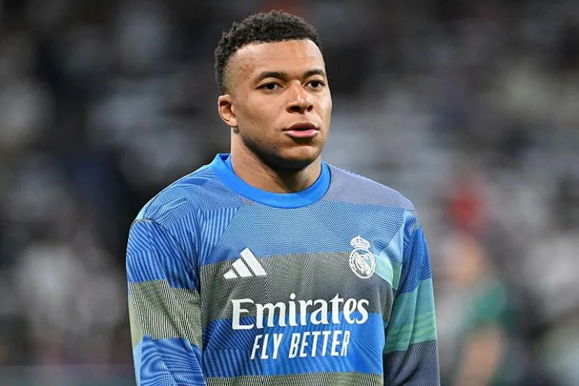 Un nouveau staff et une équipe sur-mesure : jour de rentrée pour Kylian Mbappé avec le Real Madrid lors du dernier match de préparation