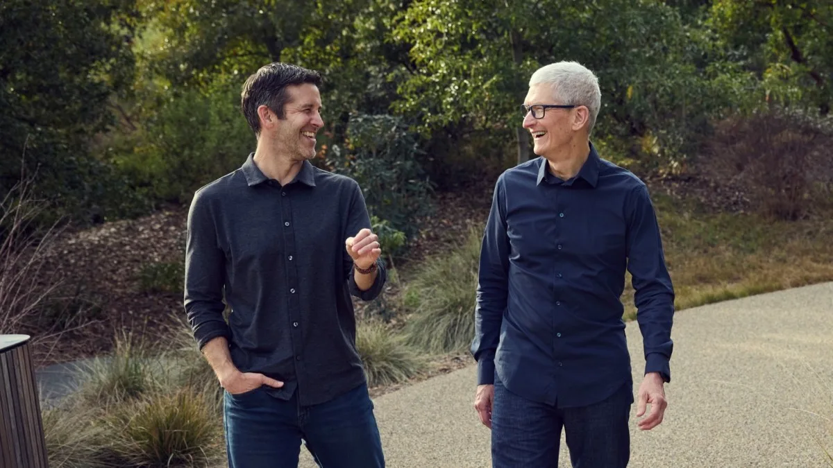 Qui est John Ternus, le nouveau patron d’Apple qui remplace Tim Cook ?