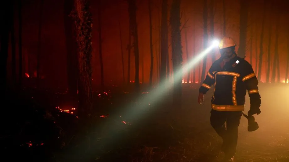Incendie à Luglon : 1.600 hectares parcourus par les flammes dans les Landes, des reprises à Garein