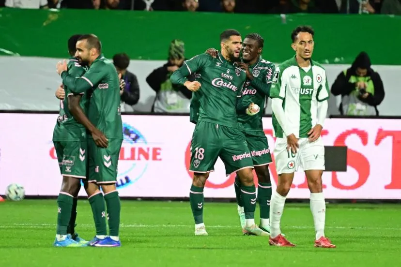 Saint-Étienne maîtrise le Red Star et prend le large au classement de Ligue 2