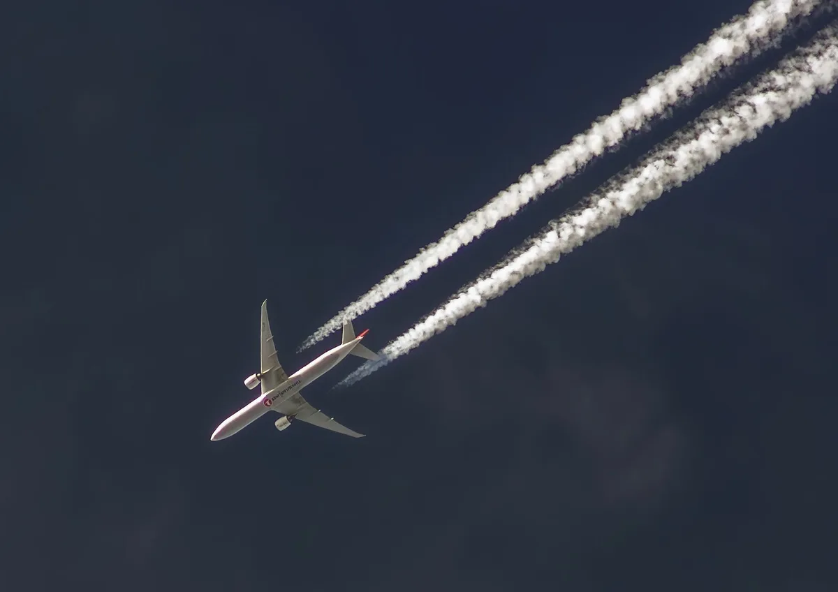Projeto vai mudar rota de aviões para tentar frear aquecimento global