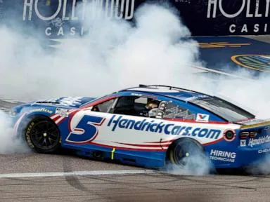Briscoe has momentum, but Larson holds commanding lead in NASCAR playoffs entering Phoenix race