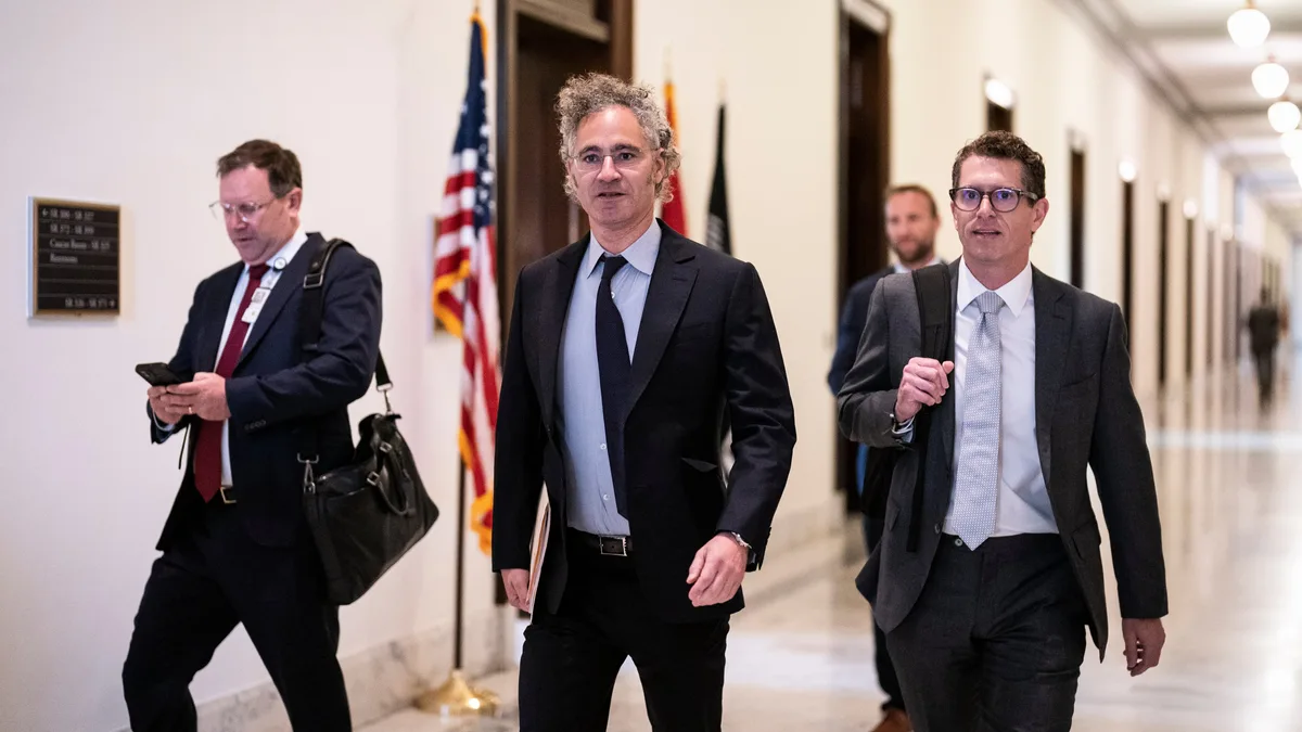 Palantir se dispara a máximos históricos en Bolsa y supera el medio billón de capitalización con el apoyo de Barclays y Goldman