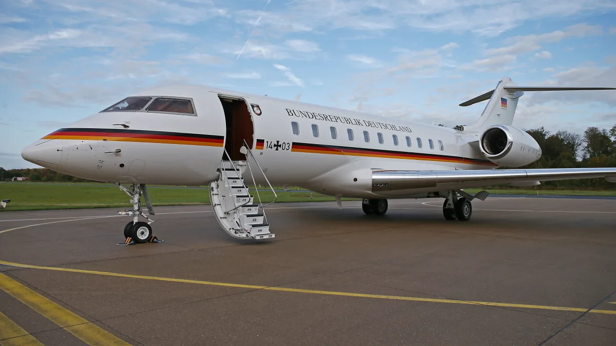Auf Den Seychellen: Was macht ein Regierungsflieger im Urlaubsparadies?
