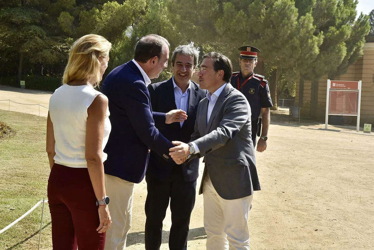 Albares y el consejero catalán de Justicia y visitan las obras de los nuevos espacios de Casa Asia en Barcelona