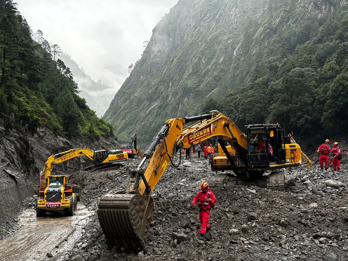 La catástrofe de Nepal deja más de 620 fallecidos, mientras los equipos de rescate alcanzan el núcleo de la tragedia en Tíbet