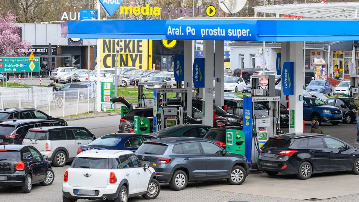 Steuer runter, Preis runter - Polens Tankrabatt lässt deutsche Autofahrer träumen