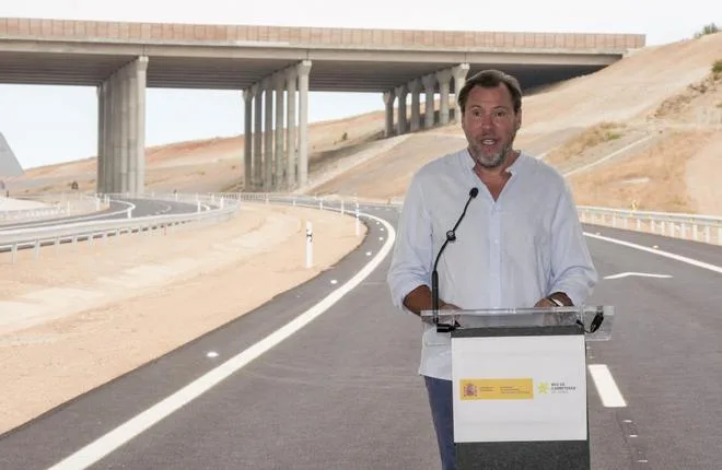 Puente defiende que Pedro Sánchez "es el mejor líder que el PSOE puede tener"