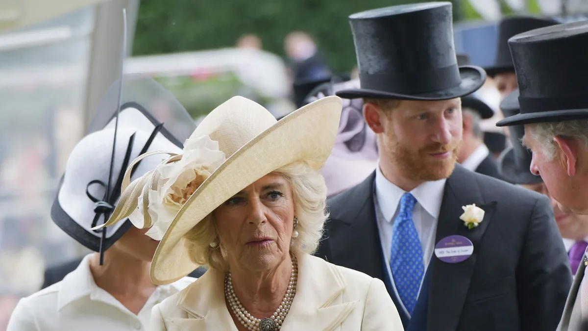 La reina Camila le habría tendido la mano al príncipe Harry en su reencuentro en Highgrove, tras haberla tachado de "villana"