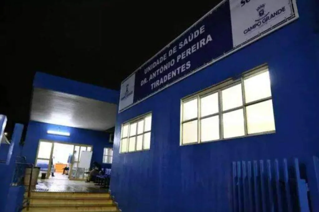 Homem é baleado na cabeça enquanto estava sentado no quintal de casa