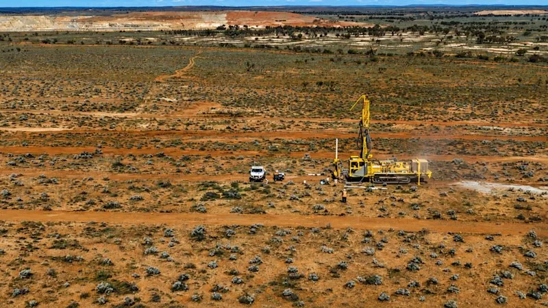 Broken Hill lines up drill bit on huge copper-gold target in SA