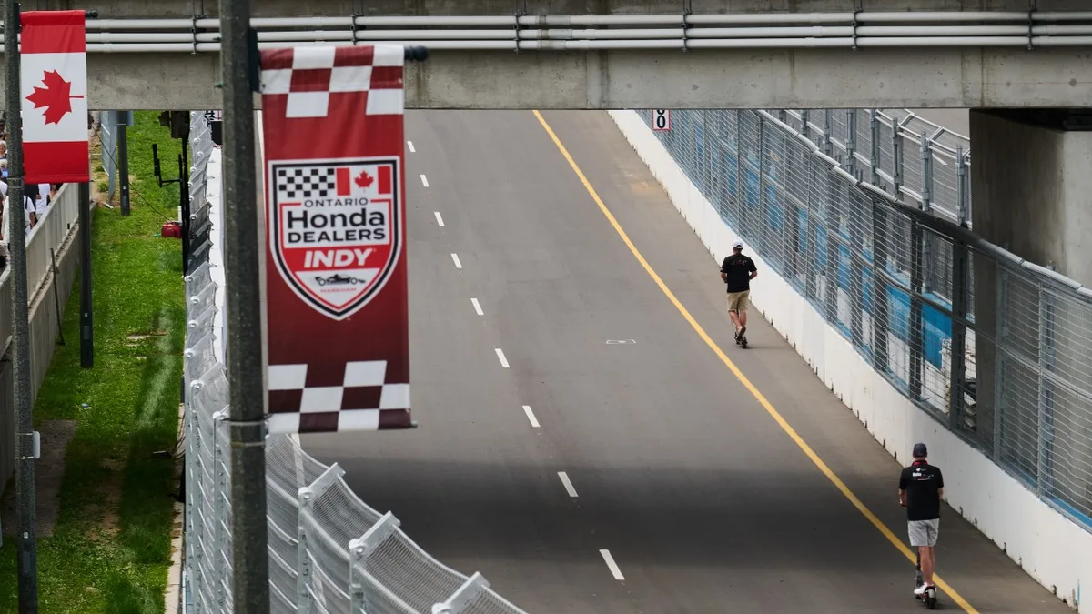 Track preparation problems delay practice at Ontario Honda Dealers Indy in Markham