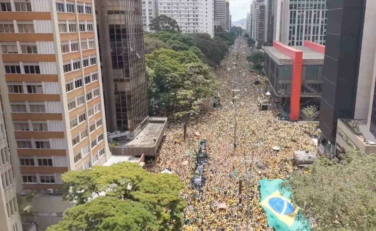 Flávio Bolsonaro faz ato na Paulista com Tarcísio e Nikolas